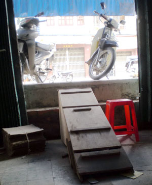 BI HÀI CUỘC ĐUA NÂNG ĐƯỜNG - NÂNG NHÀ - BÀI 2: Đường lên thì nền nhà lên!